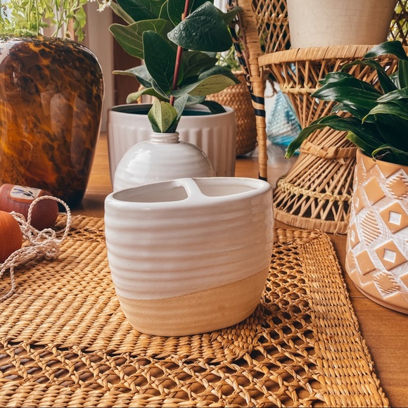 Vintage Other - Vintage Ceramic 2 Tone Mini Vase Toothbrush Caddy